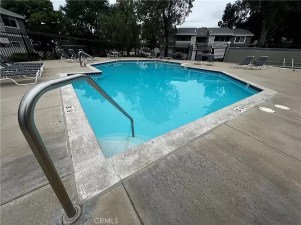 Saugus, CA 91350,27614 Susan Beth Way #I