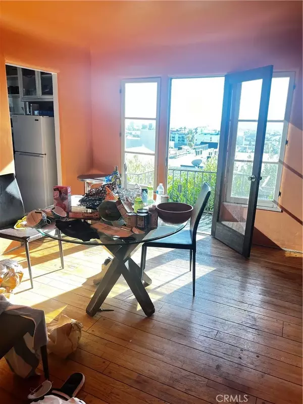 West Hollywood, CA 90069,1248 Ozeta