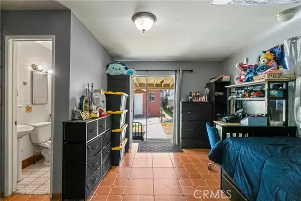 Hawthorne, CA 90250,4930 W 142nd Street