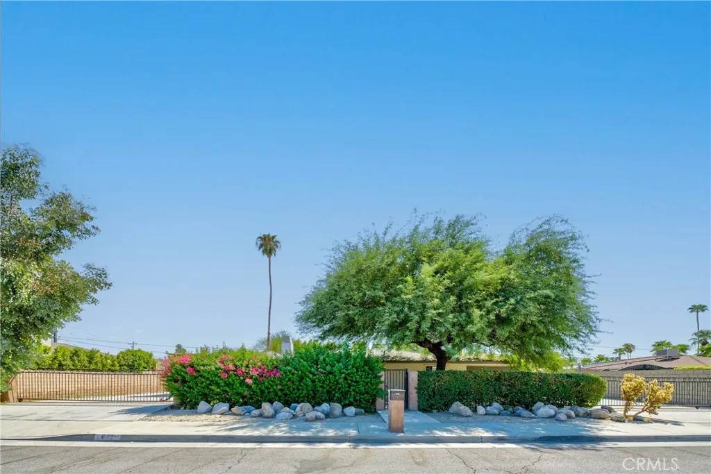 642 S Mountain View Drive, Palm Springs, CA 92264