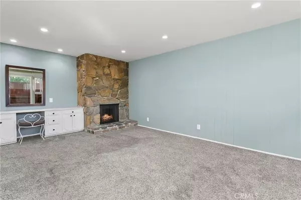 Los Angeles, CA 90068,5545 Tuxedo