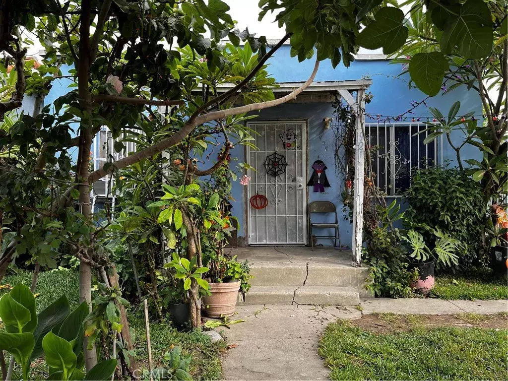 Compton, CA 90221,921 E Pine Street