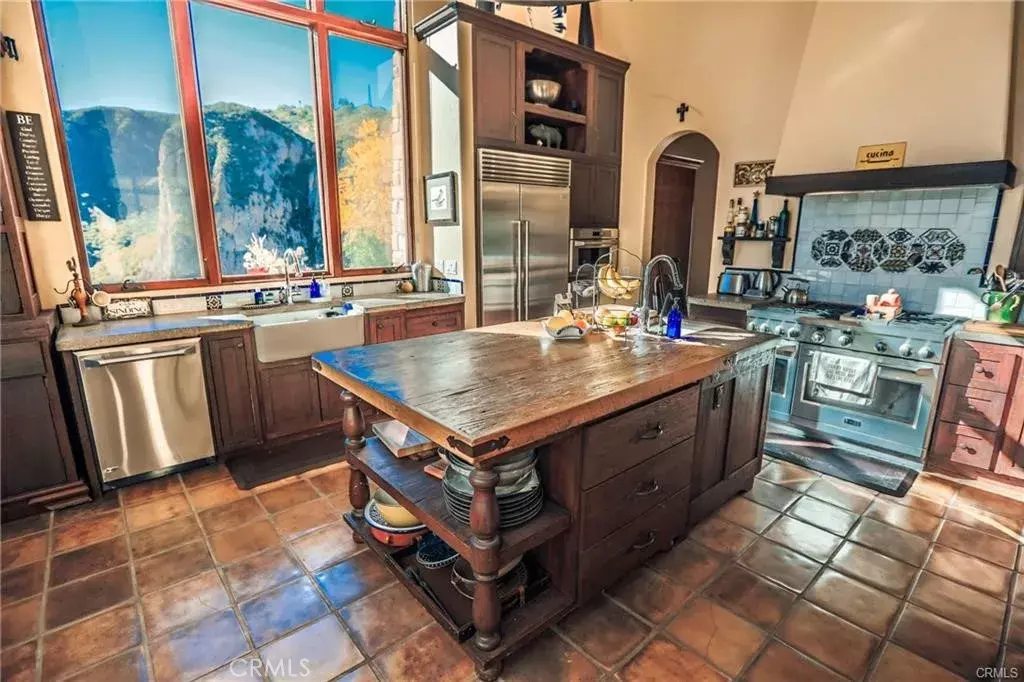 Malibu, CA 90265,2701 Barrymore Drive