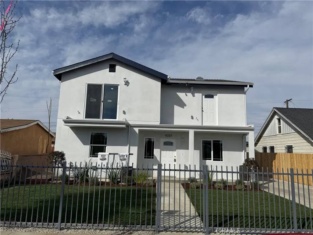 Compton, CA 90221,4337 E Palmerstone Street