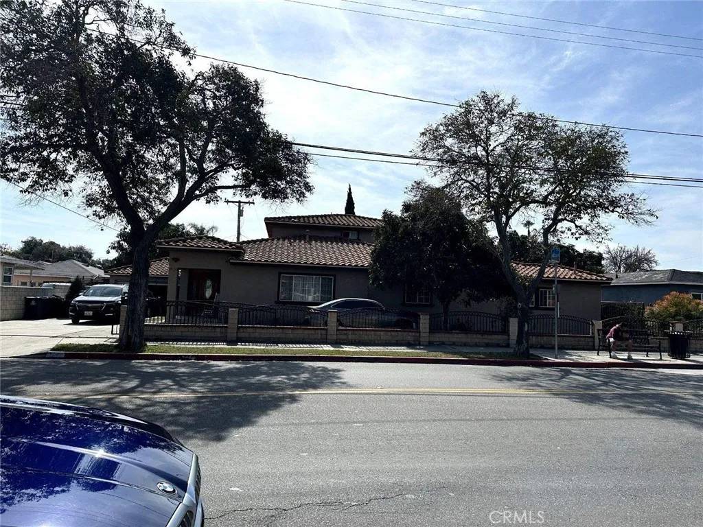 1042 W Mcfadden Avenue, Santa Ana, CA 92707