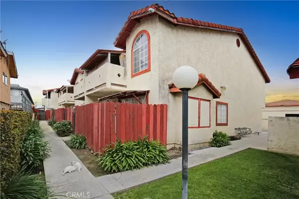 Montebello, CA 90640,915 Carob Way #5