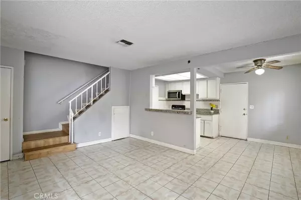 Montebello, CA 90640,915 Carob Way #5