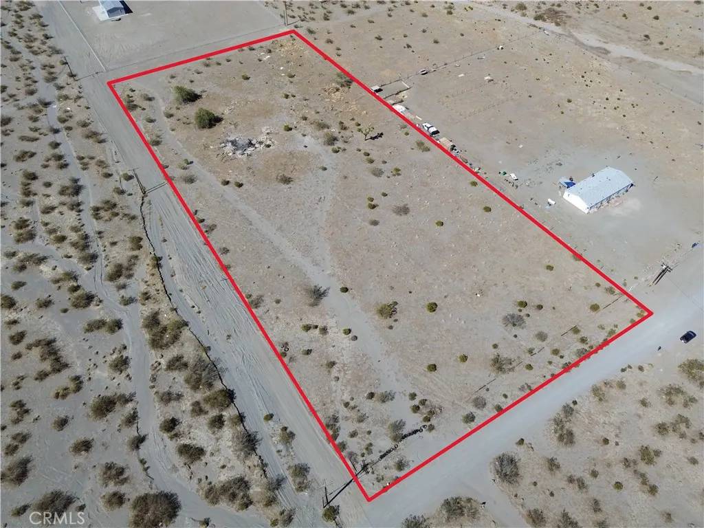 4544 Woodward, Phelan, CA 92371