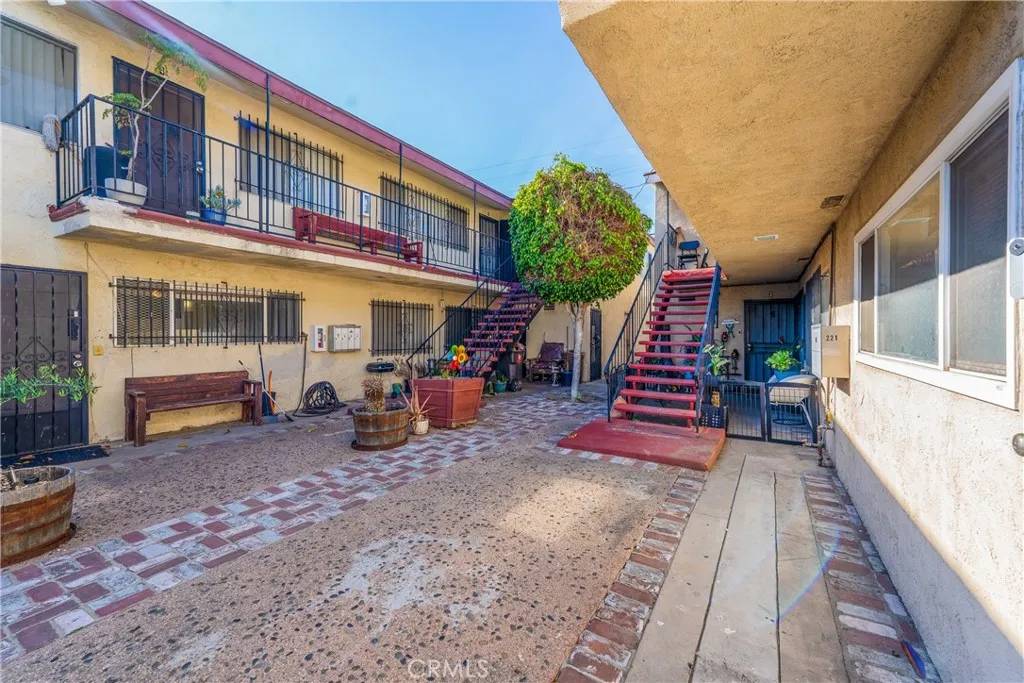 Long Beach, CA 90805,219 E Artesia Boulevard