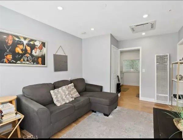 Los Angeles, CA 90044,9816 S Hoover Street