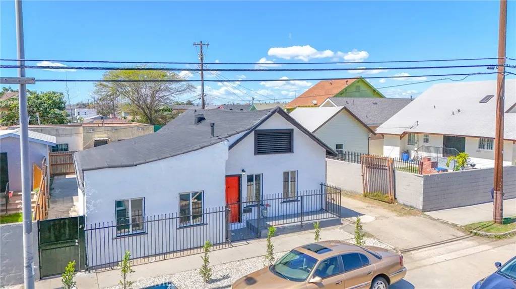Los Angeles, CA 90037,5515 S Hoover Street