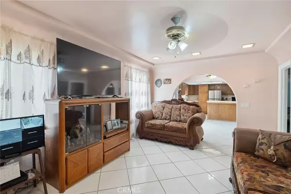 South Gate, CA 90280,9637 San Carlos Avenue