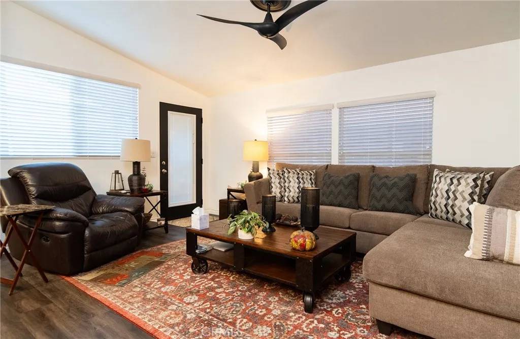 Placentia, CA 92870,161 E Orangethorpe #9