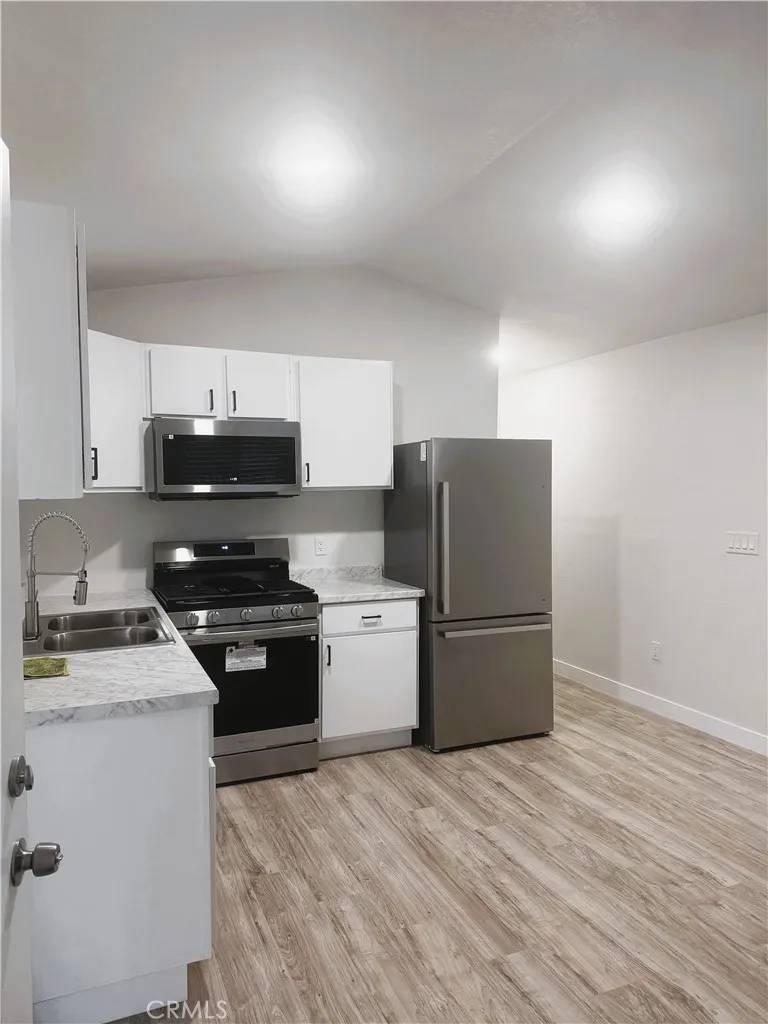 Monrovia, CA 91016,2548 Peck #4