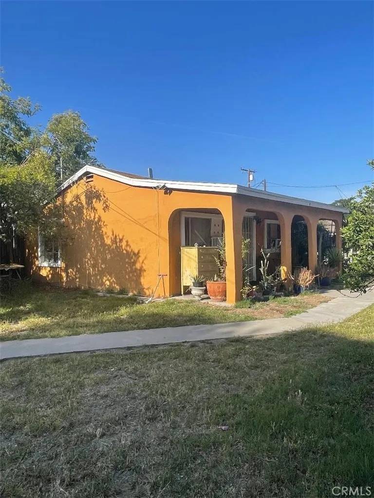 Fontana, CA 92335,9957 Citrus Avenue