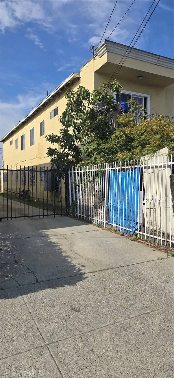 Los Angeles, CA 90037,717 W 54th Street