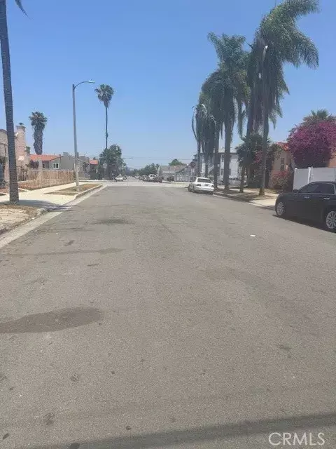 Los Angeles, CA 90047,8463 S Halldale Avenue