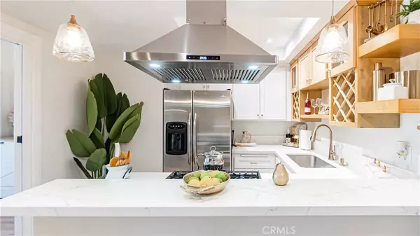 Tustin, CA 92780,13722 Red Hill Avenue #84