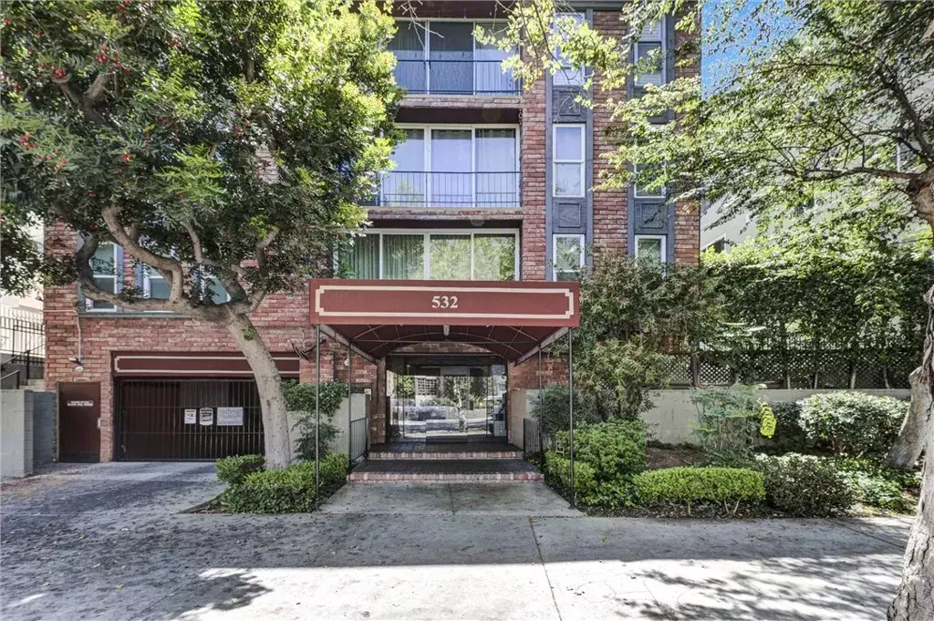 Los Angeles, CA 90004,532 N Rossmore Avenue #411