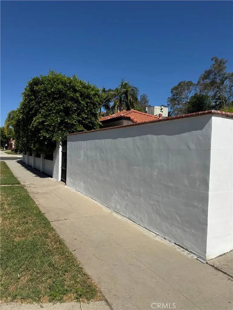 Encino, CA 91436,5230 Seville Avenue