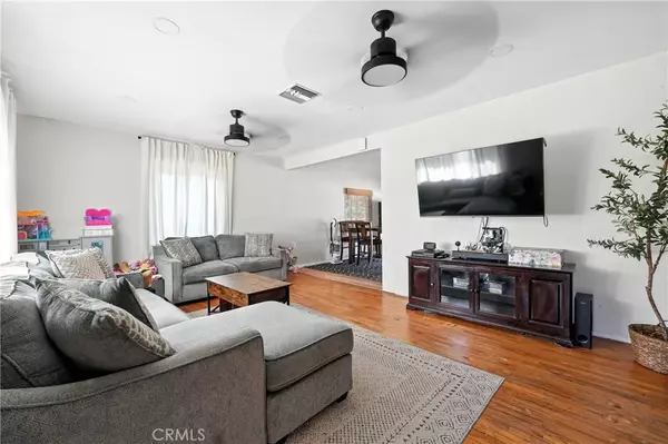 Fontana, CA 92335,9562 Locust Avenue