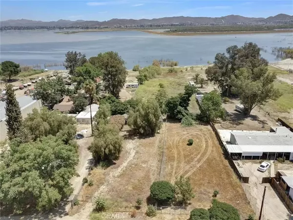 Lake Elsinore, CA 92530,33025 Wood