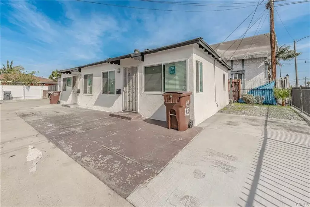 Compton, CA 90220,123 E Alondra Boulevard