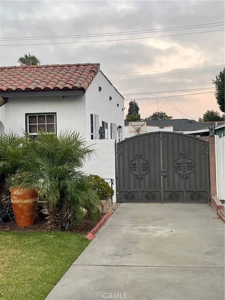 South Gate, CA 90280,10430 San Jose Avenue