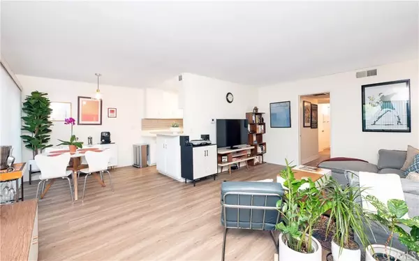 6160 Whitsett Avenue #4, North Hollywood, CA 91606