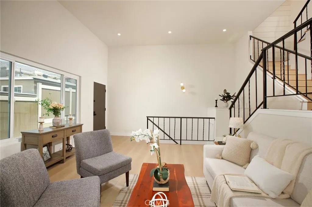 Tujunga, CA 91042,10141 Samoa Avenue #25