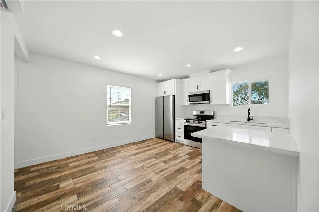 521 78th West, Los Angeles, CA 90044