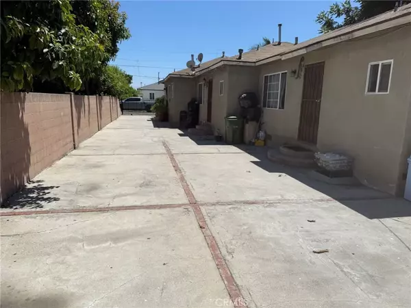 Compton, CA 90220,817 W Arbutus Street