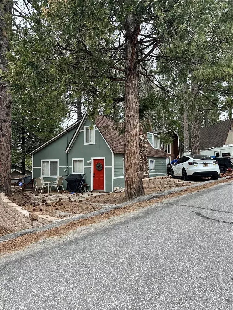 Running Springs, CA 92382,32064 Hunsaker Way