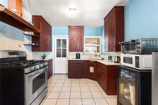 San Fernando, CA 91340,626 Omelveny Avenue
