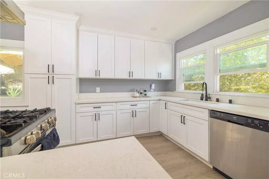 Los Angeles, CA 90042,328 Vista Place