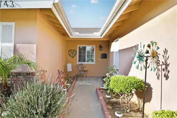 Downey, CA 90242,8743 Parkcliff Street