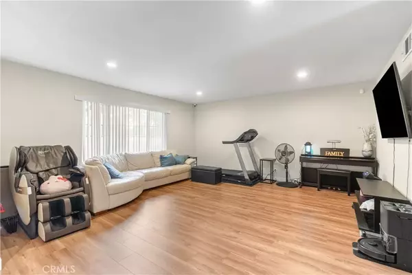 South Gate, CA 90280,5950 Imperial #96