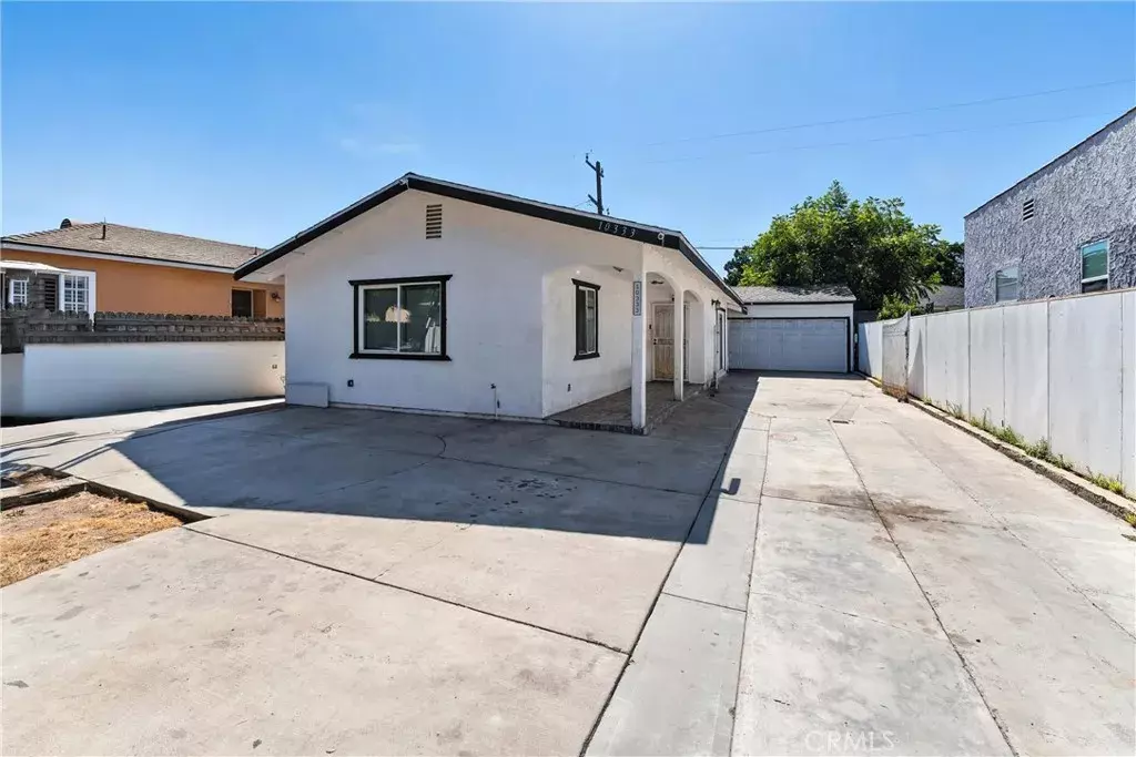 South Gate, CA 90280,10333 Capistrano Avenue