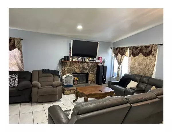 Fontana, CA 92335,17053 Pinedale Court