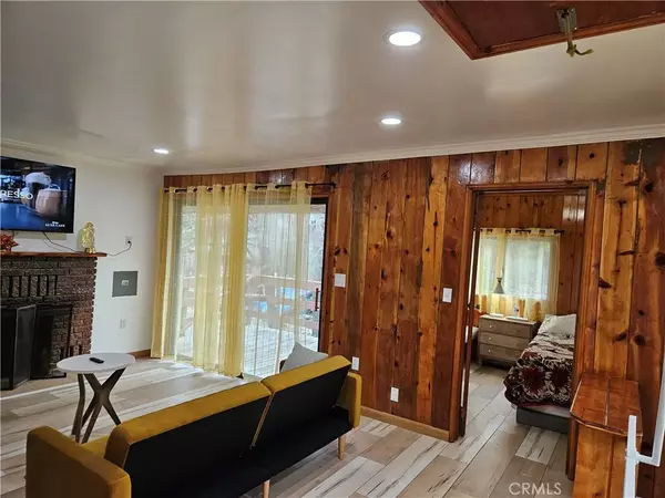 Running Springs, CA 92382,32868 Deer Lane