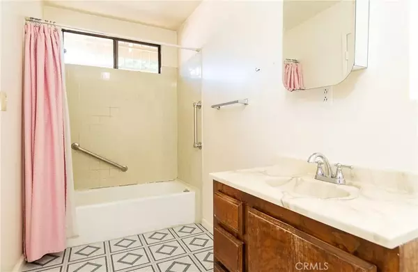 Bellflower, CA 90706,9908 Park Street