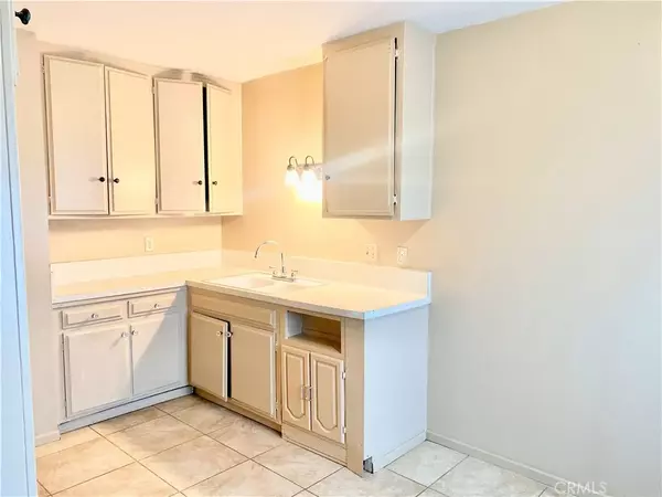 8616 N Loop Boulevard, California City, CA 93505