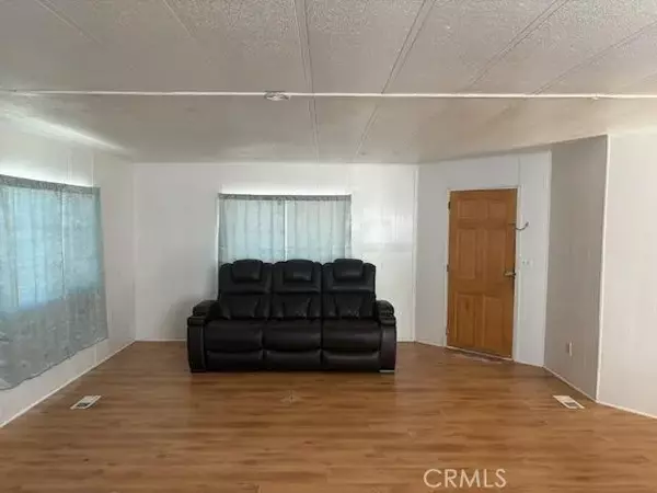 Rosamond, CA 93560,3300 15th West #39