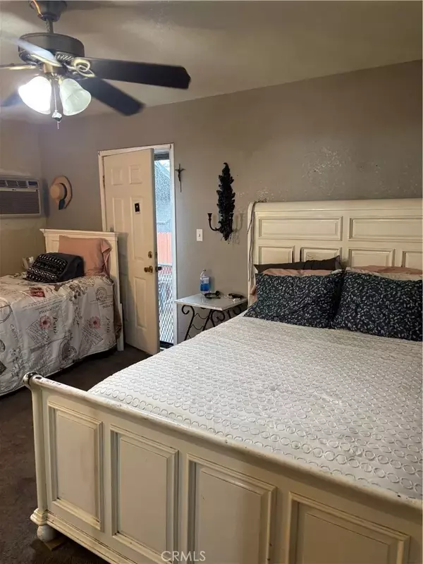 Downey, CA 90240,8514 Smallwood Avenue