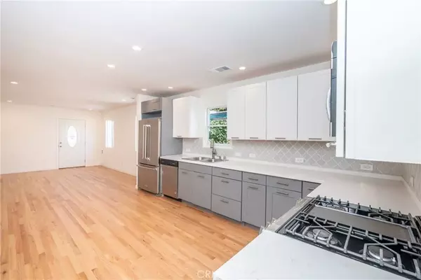 South Gate, CA 90280,9534 Deeble Street
