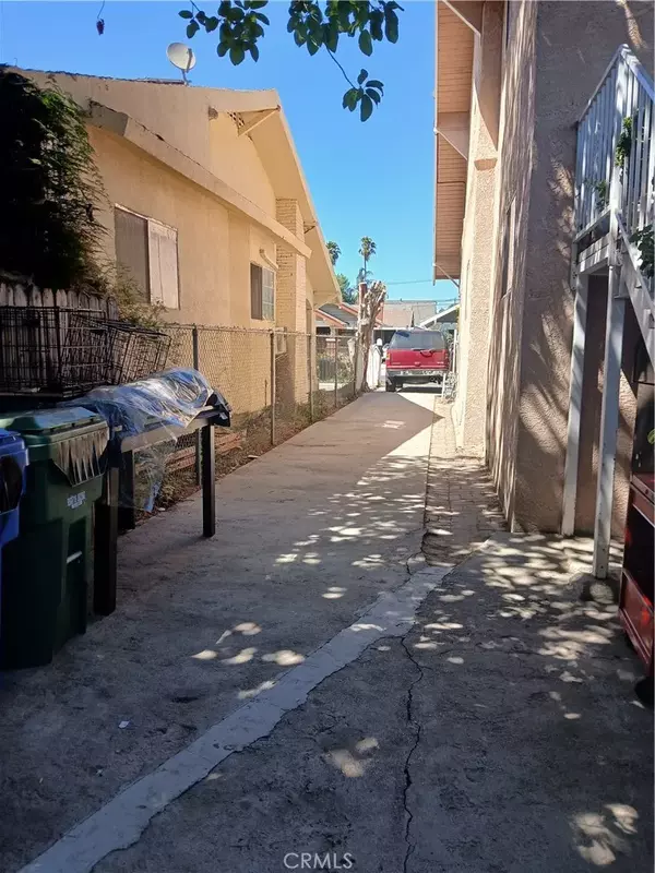 Los Angeles, CA 90037,1060 W 51st Place