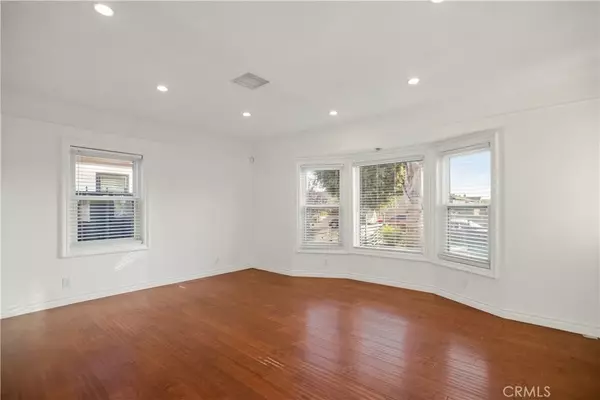 South Gate, CA 90280,6019 Florence Avenue