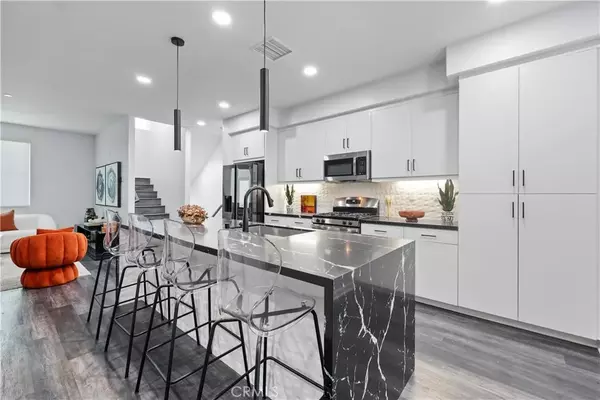 Anaheim, CA 92805,725 S Mosaic Street