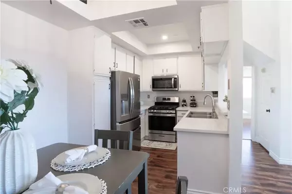 Van Nuys, CA 91401,13801 Oxnard st #202