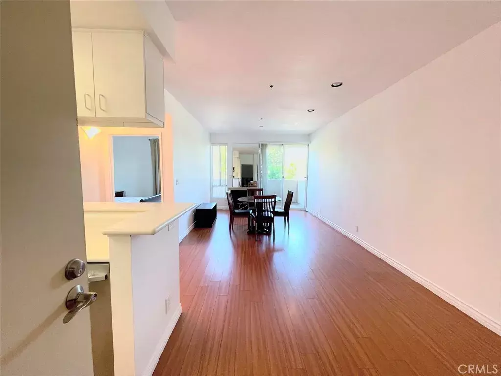 Reseda, CA 91335,19350 Sherman Way #137